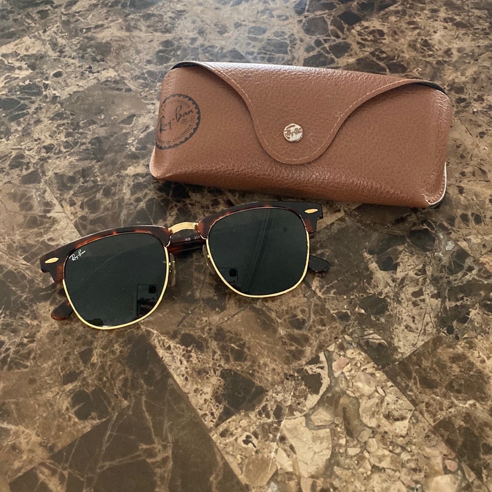 SUPER HOT AND STYLISH AUTHENTIC RAYBAN CLUBMASTERS